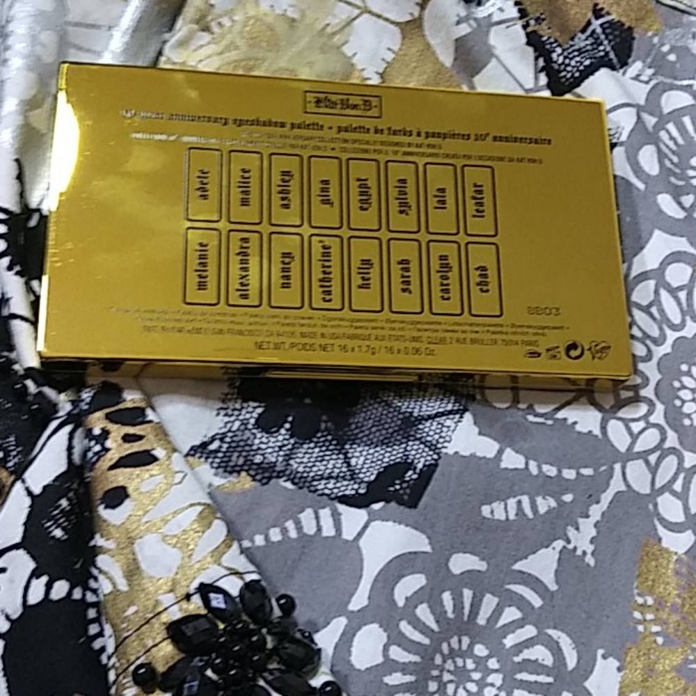 KAT VON D 10TH ANNIVERSARY EYESHADOW PALETTE - Picture 5 of 5